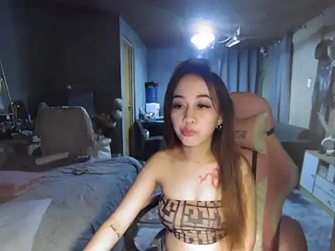 Snapshot of Yummiiieee28 chatting on October 29, 2:30 pm Yummiiieee28 online show from October 29, 2:30 pm