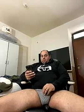 Snapshot of Roma84000 chatting on November 9, 1:53 pm Roma84000 online show from November 9, 1:53 pm