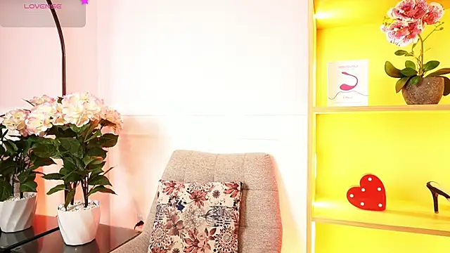 MilaCrave online show from February 21, 11:33 am