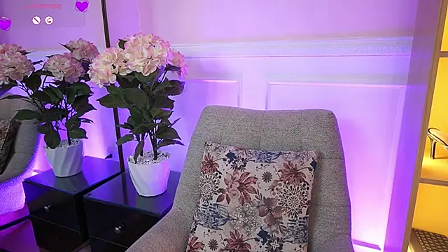 MilaCrave online show from March 12, 12:11 pm