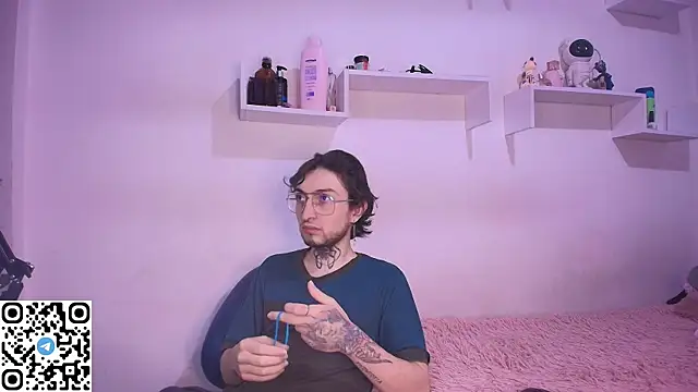 Snapshot of annyharriis chatting on November 7, 9:04 pm annyharriis online show from November 7, 9:04 pm