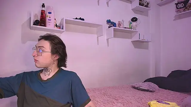 Snapshot of annyharriis chatting on November 18, 11:15 pm annyharriis online show from November 18, 11:15 pm