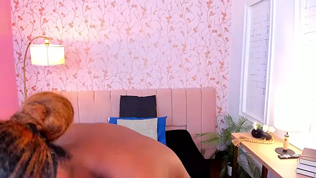 halleylorens online show from June 4, 7:31 pm