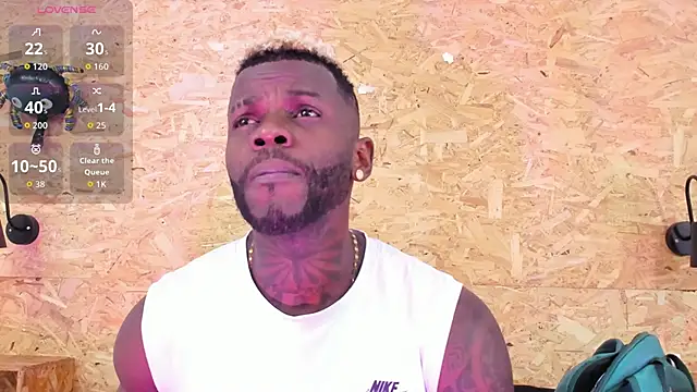 Snapshot of santiblack7 chatting on November 12, 1:17 am santiblack7 online show from November 12, 1:17 am