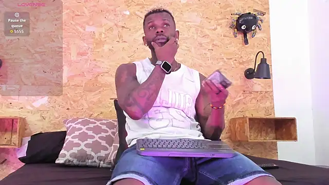 Snapshot of santiblack7 chatting on November 15, 2:20 am santiblack7 online show from November 15, 2:20 am