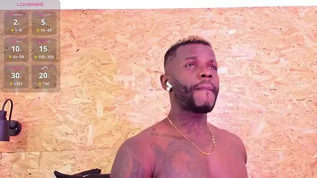 Snapshot of santiblack7 chatting on November 24, 11:15 pm santiblack7 online show from November 24, 11:15 pm