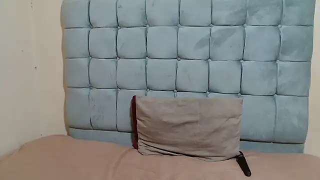 Snapshot of curveAss222 chatting on November 7, 4:07 pm curveAss222 online show from November 7, 4:07 pm