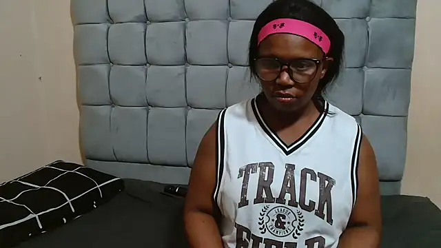 Snapshot of curveAss222 chatting on November 16, 4:01 pm curveAss222 online show from November 16, 4:01 pm