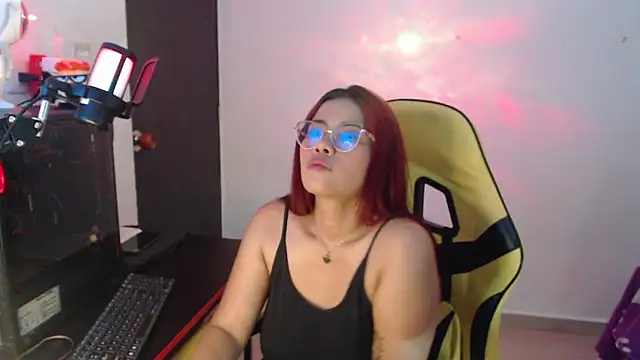 Snapshot of Scarlett_Gracee_ chatting on November 18, 4:39 am Scarlett Gracee online show from November 18, 4:39 am