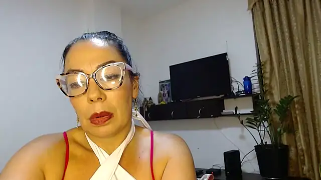 Snapshot of naiaratobon__ chatting on October 12, 7:29 am naiaratobon online show from October 12, 7:29 am