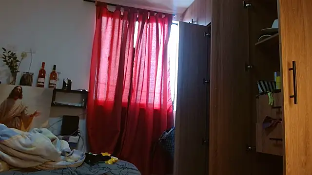 naiaratobon   online show from January 13, 3:06 pm