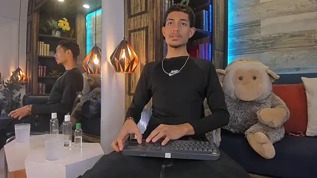 Snapshot of Adonis_WB chatting on November 15, 9:43 pm Adonis WB online show from November 15, 9:43 pm