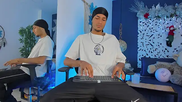 Snapshot of Adonis_WB chatting on December 3, 10:19 pm Adonis WB online show from December 3, 10:19 pm