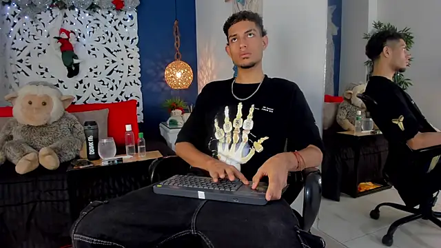 Snapshot of Adonis_WB chatting on December 14, 4:29 am Adonis WB online show from December 14, 4:29 am