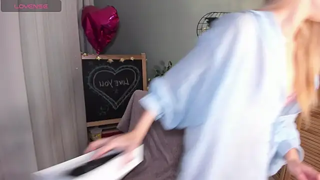 mishapallmer online show from October 2, 1:45 am