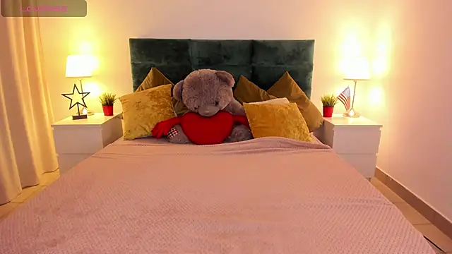 mishapallmer online show from October 19, 8:15 am