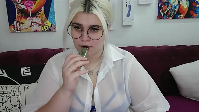 Snapshot of Amber_Monro chatting on September 23, 3:09 am Amber Monro online show from September 23, 3:09 am