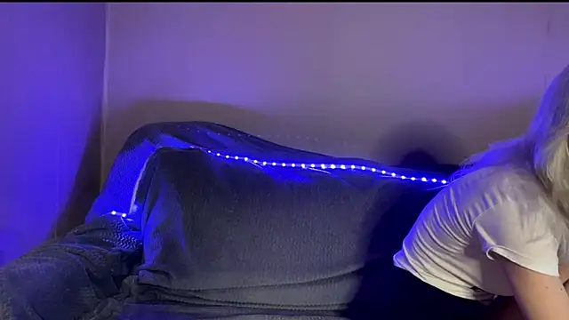 snowy lisa online show from February 11, 1:16 pm