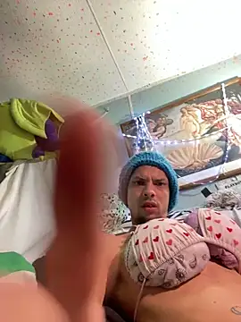 Snapshot of ColDreaMZz93 chatting on March 23, 6:39 am ColDreaMZz93 online show from March 23, 6:39 am