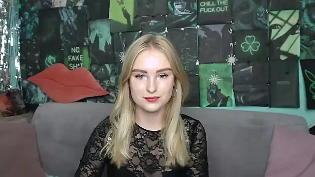 Snapshot of SofySofty chatting on September 9, 7:35 pm SofySofty online show from September 9, 7:35 pm