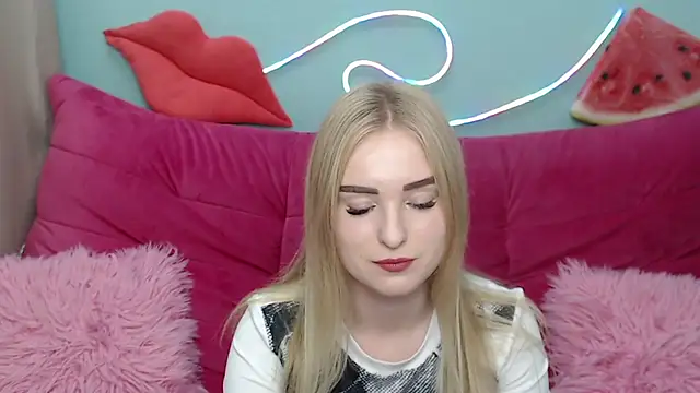 Snapshot of SofySofty chatting on November 18, 5:45 am SofySofty online show from November 18, 5:45 am