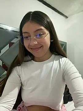 Snapshot of Sara-cooper2 chatting on June 10, 2:38 pm Sara-cooper2 online show from June 10, 2:38 pm