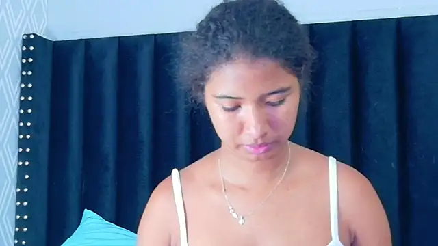 Snapshot of shyblacksweetiee chatting on April 26, 7:33 pm shyblacksweetiee online show from April 26, 7:33 pm