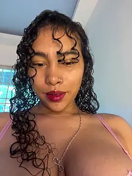 Snapshot of SophieD chatting on May 22, 1:06 pm SophieD online show from May 22, 1:06 pm