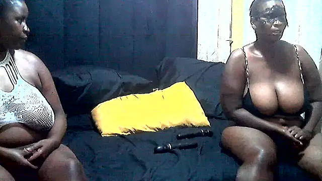 AnnabigpussyXO online show from October 18, 11:05 pm