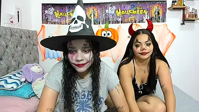 Snapshot of nay_and_aleja1 chatting on October 31, 3:29 am nay and aleja1 online show from October 31, 3:29 am