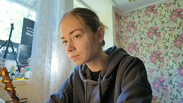 Snapshot of Witching_Moon chatting on September 15, 7:41 am Witching Moon online show from September 15, 7:41 am