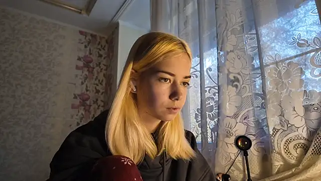 Snapshot of Witching_Moon chatting on October 7, 7:27 am Witching Moon online show from October 7, 7:27 am