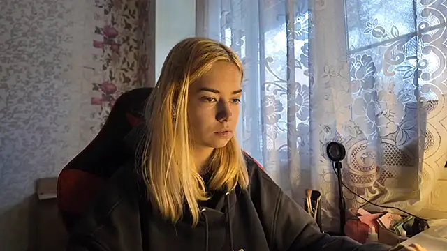 Snapshot of Witching_Moon chatting on October 15, 7:30 am Witching Moon online show from October 15, 7:30 am