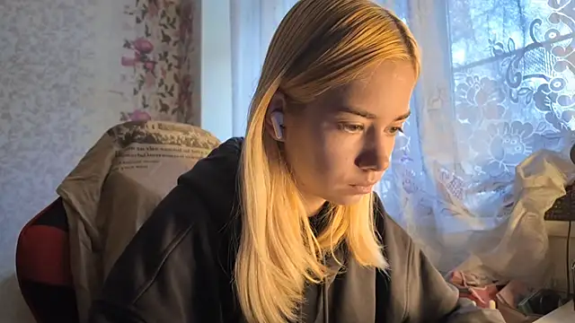 Snapshot of Witching_Moon chatting on October 20, 7:20 am Witching Moon online show from October 20, 7:20 am