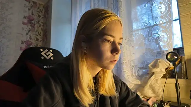 Snapshot of Witching_Moon chatting on October 21, 7:31 am Witching Moon online show from October 21, 7:31 am