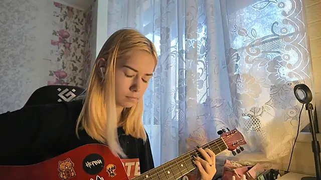 Snapshot of Witching_Moon chatting on October 22, 7:19 am Witching Moon online show from October 22, 7:19 am