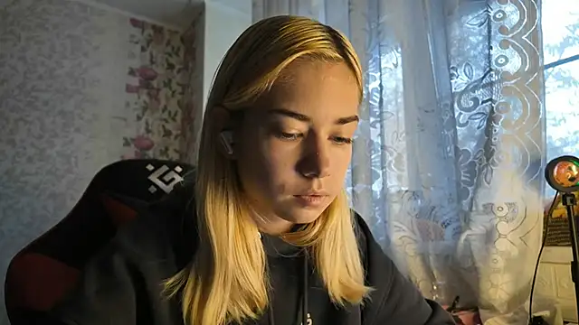 Snapshot of Witching_Moon chatting on October 28, 7:45 am Witching Moon online show from October 28, 7:45 am