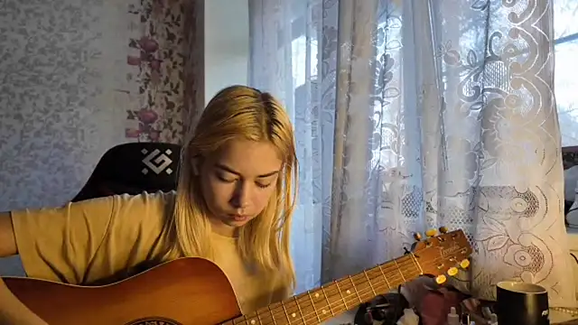 Snapshot of Witching_Moon chatting on November 3, 7:20 am Witching Moon online show from November 3, 7:20 am