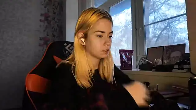 Snapshot of Witching_Moon chatting on November 24, 7:30 am Witching Moon online show from November 24, 7:30 am