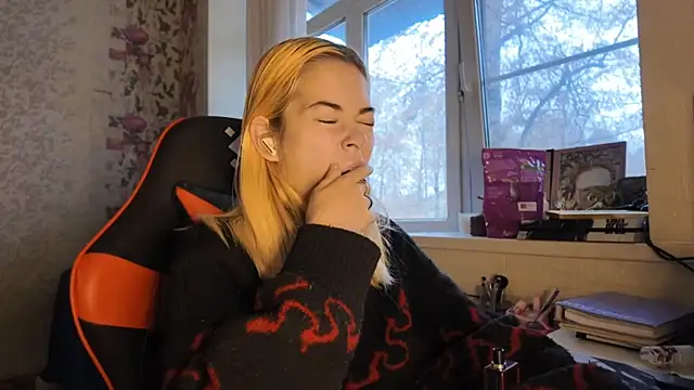 Snapshot of Witching_Moon chatting on November 27, 7:32 am Witching Moon online show from November 27, 7:32 am