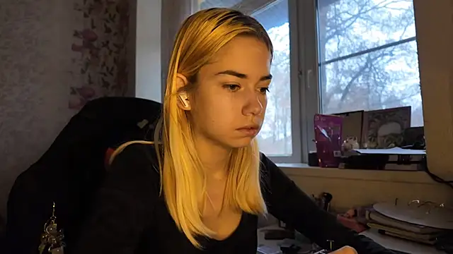 Snapshot of Witching_Moon chatting on December 1, 7:35 am Witching Moon online show from December 1, 7:35 am