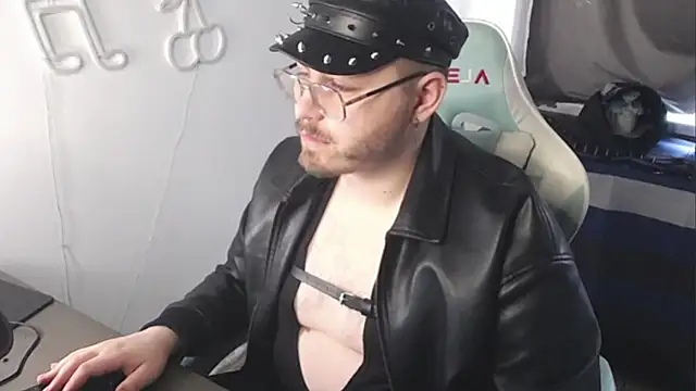 Snapshot of FabianKinky chatting on October 12, 10:03 am FabianKinky online show from October 12, 10:03 am