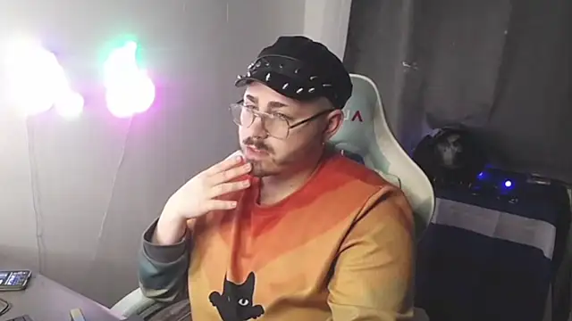 Snapshot of FabianKinky chatting on October 13, 4:18 pm FabianKinky online show from October 13, 4:18 pm