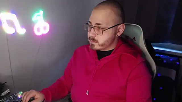 Snapshot of FabianKinky chatting on October 18, 6:58 am FabianKinky online show from October 18, 6:58 am