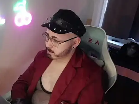 Snapshot of FabianKinky chatting on October 19, 9:32 am FabianKinky online show from October 19, 9:32 am