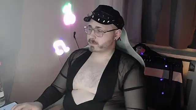 Snapshot of FabianKinky chatting on October 24, 5:53 pm FabianKinky online show from October 24, 5:53 pm