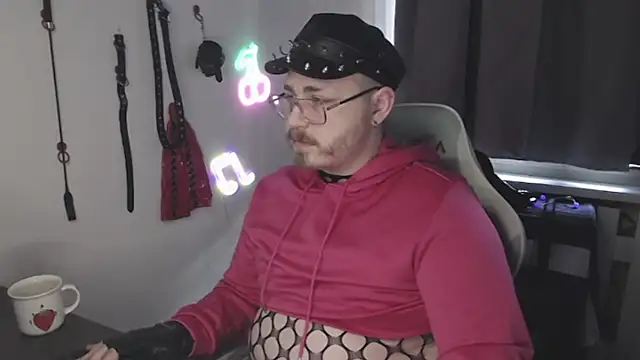 Snapshot of FabianKinky chatting on October 28, 9:24 am FabianKinky online show from October 28, 9:24 am