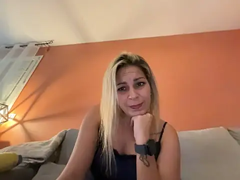 Snapshot of minettedusud chatting on September 17, 10:17 am minettedusud online show from September 17, 10:17 am