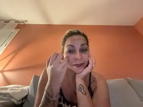 Snapshot of minettedusud chatting on September 18, 8:33 pm minettedusud online show from September 18, 8:33 pm