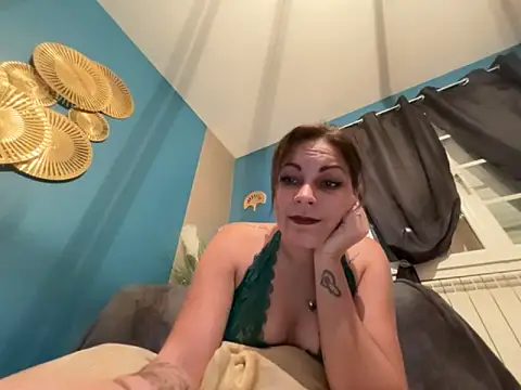 Snapshot of minettedusud chatting on November 17, 9:37 am minettedusud online show from November 17, 9:37 am